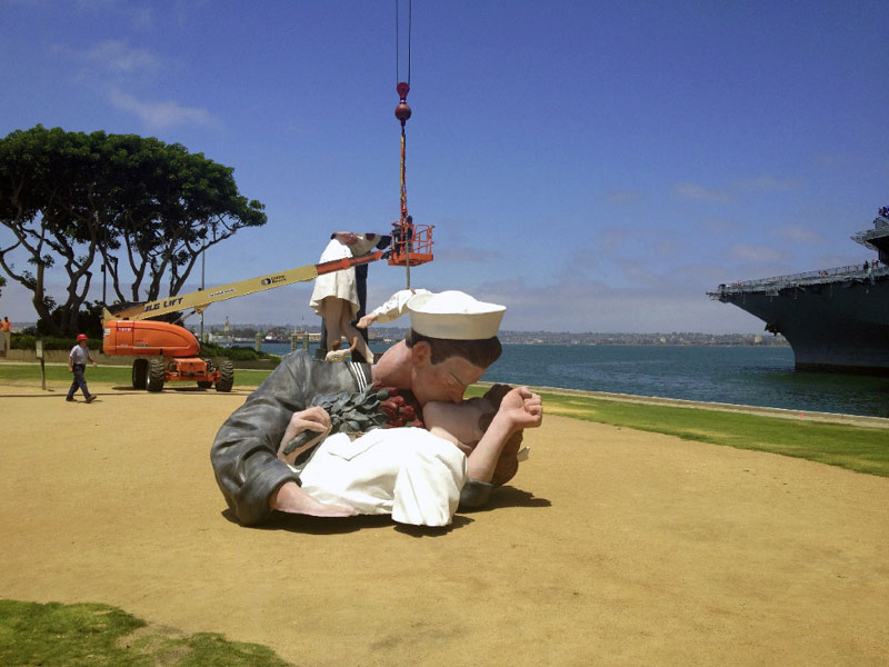 SD Waterfront Kiss Statue Removed; to Be Replaced