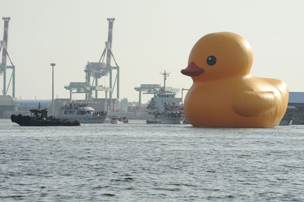 World’s largest duck to float in L.A. Tall Ships Festival