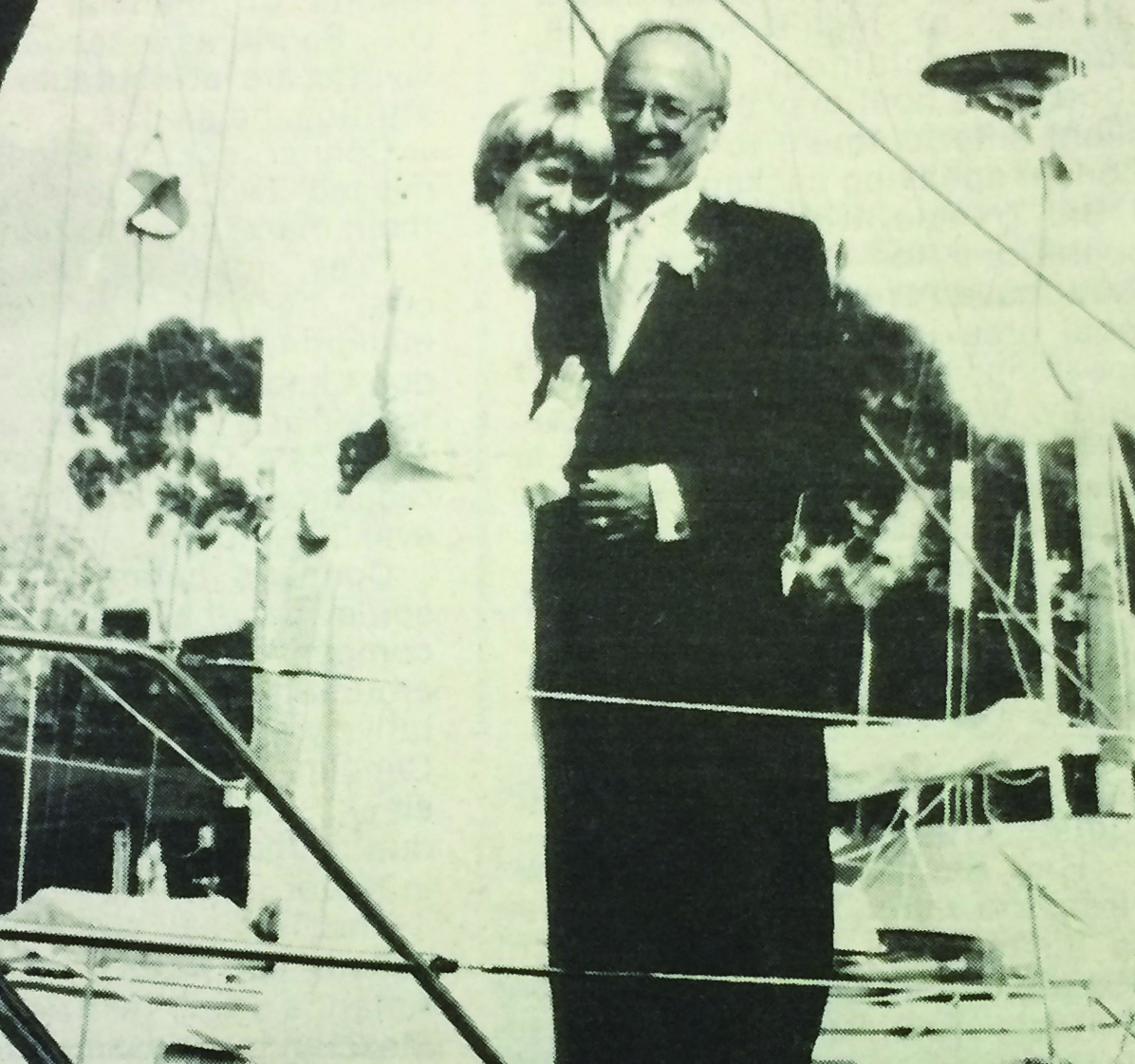 1990: Sailors set up nautical registry before wedding