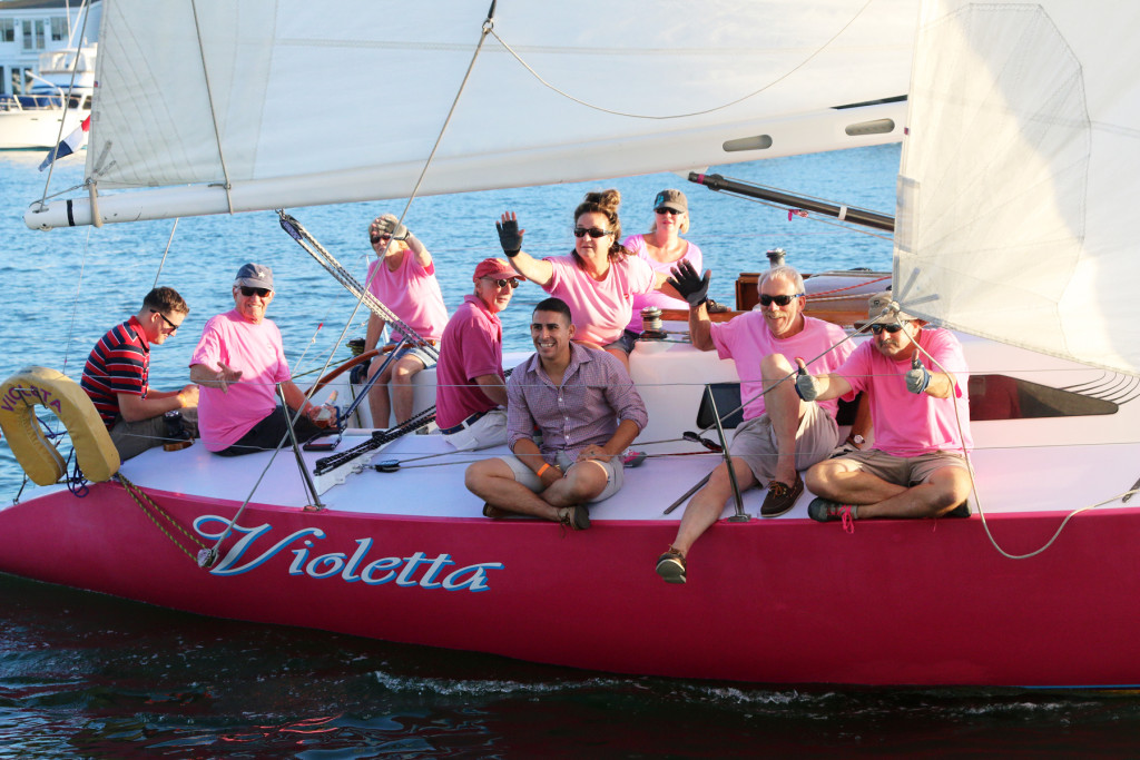 VIOLETTA-crew-waving